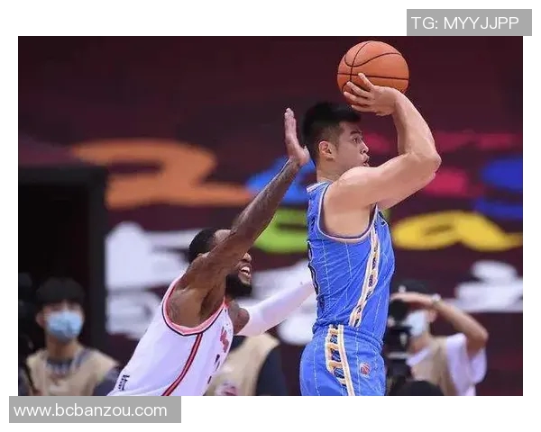 上海篮球队灵活性引发热议球迷观点交锋与战术分析齐聚一堂 上海篮球队灵活性引发热议球迷观点交锋与战术分析齐聚一堂